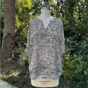 Chico's "Ashlynn Mod Geo" ¾ sleeve tunic top - size 0
